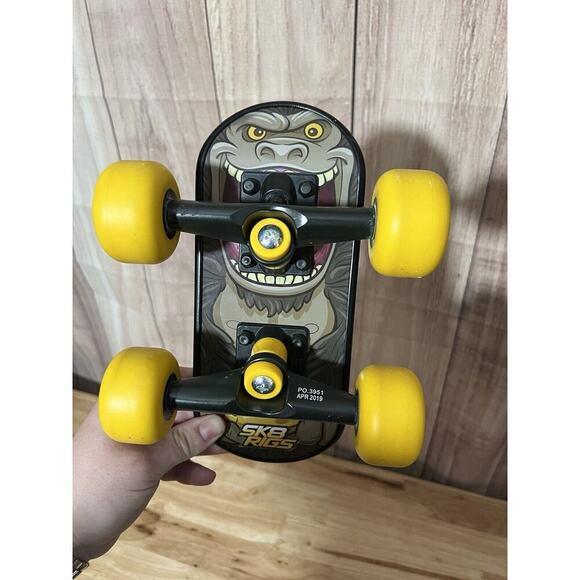 SK8 Rigs Handboard for Kids Gorilla Design Yellow BongoHand Skateboard - Picture 4 of 5
